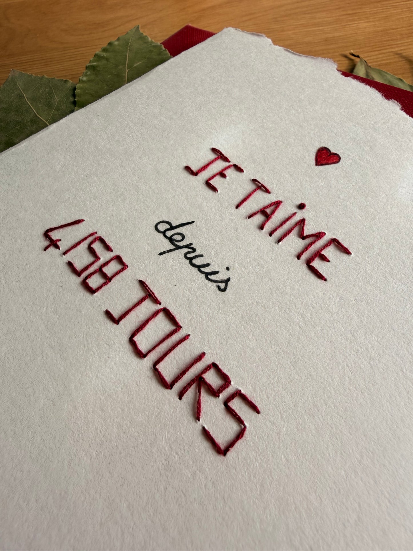 Carte Saint-Valentin personnalisée – Je t’aime depuis … jours
Carte d’amour Saint-Valentin 2026 – Brodée main et personnalisée à votre date de rencontre