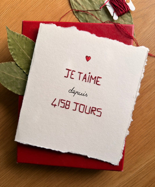 Carte Saint-Valentin personnalisée – Je t’aime depuis … jours
Carte d’amour Saint-Valentin 2026 – Brodée main et personnalisée à votre date de rencontre
